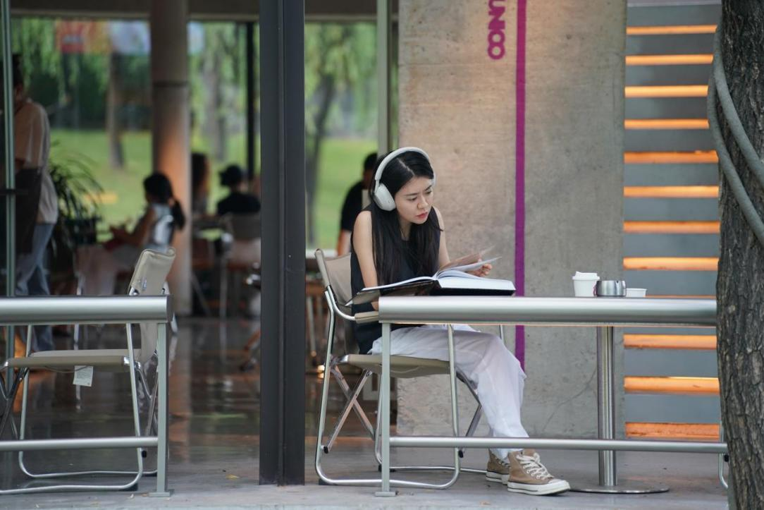 新华网财经观察丨持续演进的“耳朵经济”